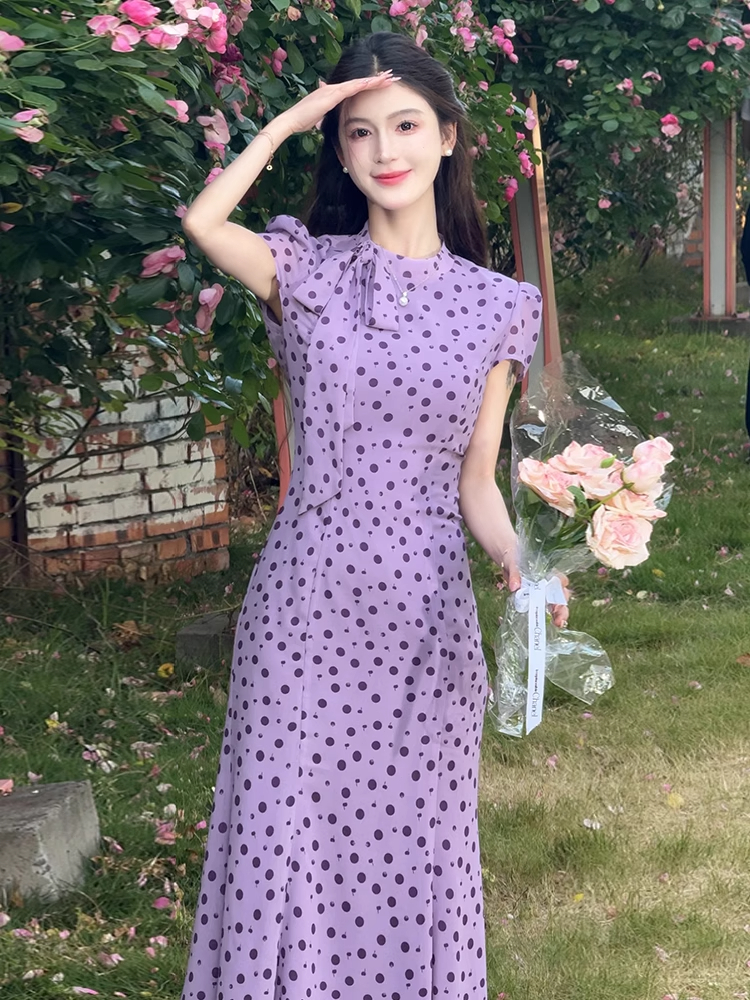 紫色波點連衣裙